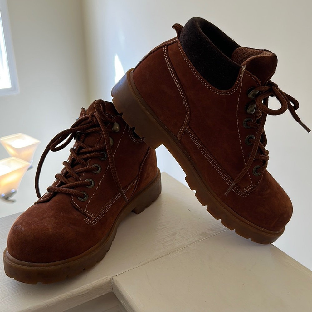 Boys 5.5 lug boots